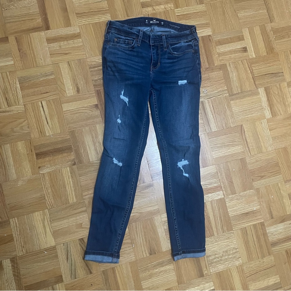 Hollister low rise crop super skinny Jeans.
Hollister classic stretch.